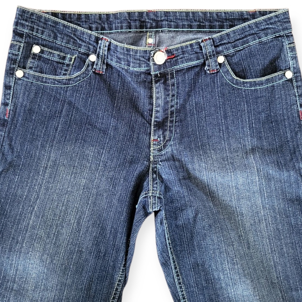 Vintage COOGI Cropped Mid-Rise Denim Jeans with Embroidered Pockets - Picture 5 of 9